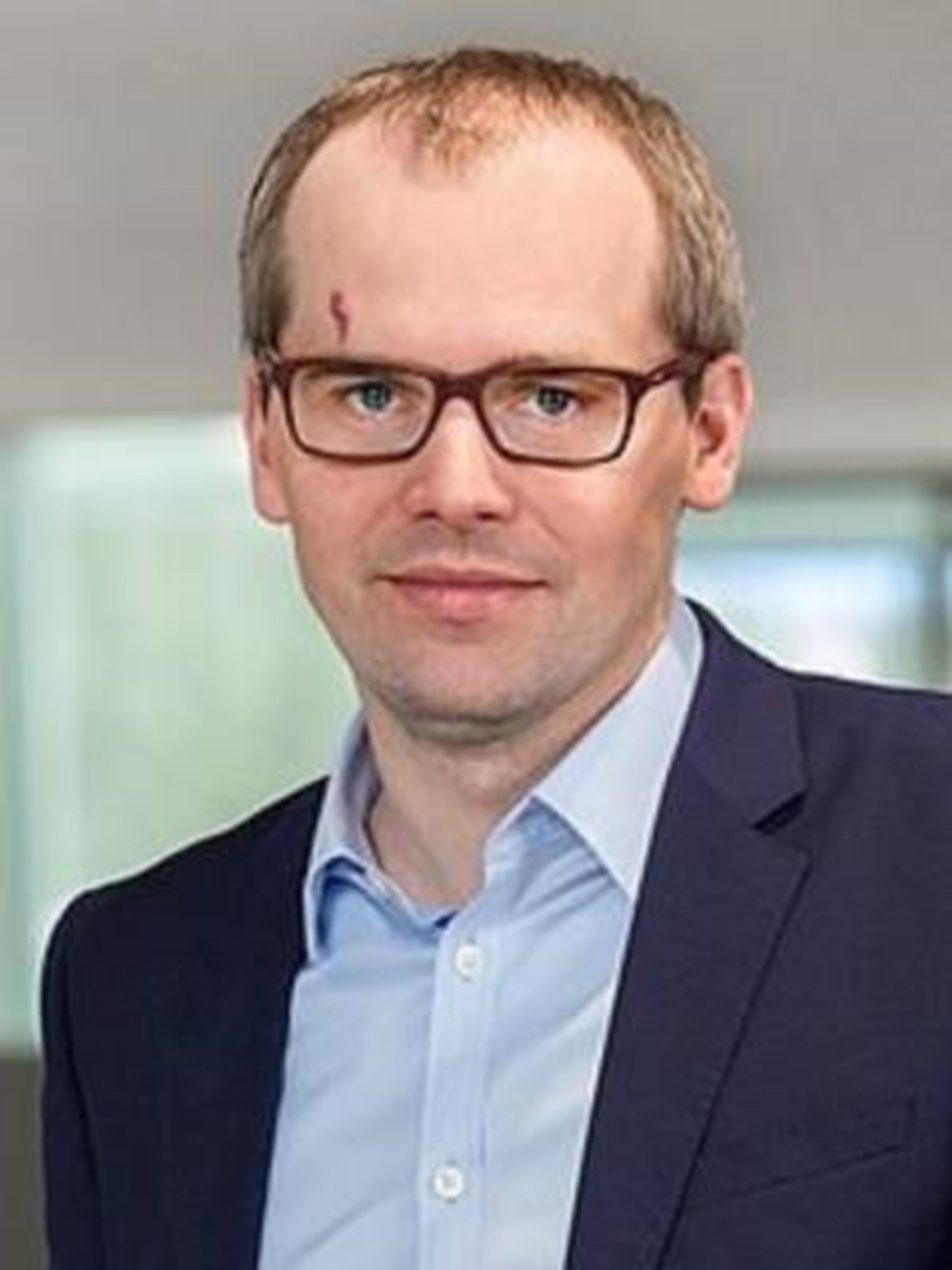 Heinz Hermann Gerdes. Ein Mann mit Brille.